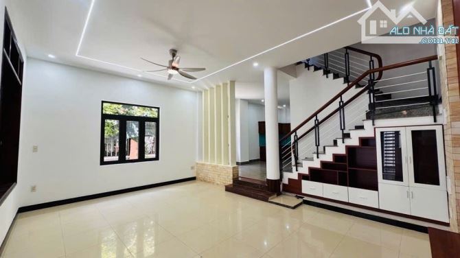 BIỆT THỰ 3 TẦNG LÔ GÓC KIỆT OTO TRẦN VĂN DƯ, 82m2 11*7.5 CÁCH BIỂN CHỈ 500m CHỈ 10.1tỷ - 1