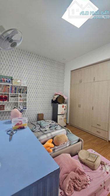 Nhà Q7, dt khủng, xe hơi ngủ trong nhà, 266m2, 2 tầng, nhỉnh 13 tỷ - 1