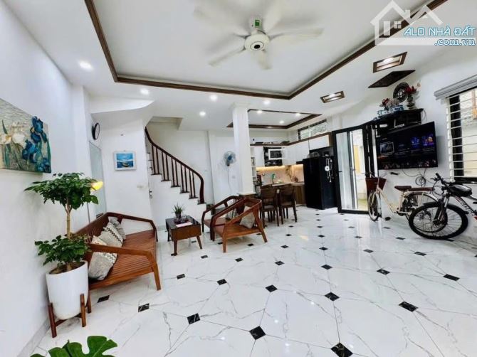 Ngọc Khánh 190tr/m2! Ngõ Rộng Bagac Phi, 43m2*4T Mt 3.3M Chào 8.2 Tỷ - 1