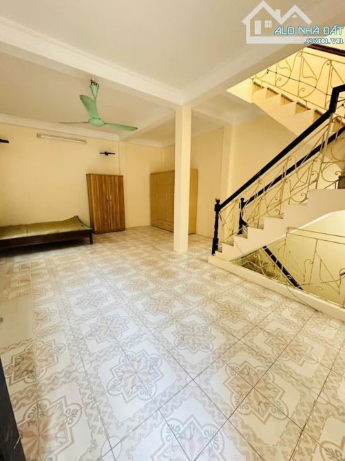 Bán nhà ngõ 210 Đội Cấn, 8 tỷ 4, DT 40m, 5 tầng, mặt tiền 5m, ngõ nông 20m ra mặt phố - 1