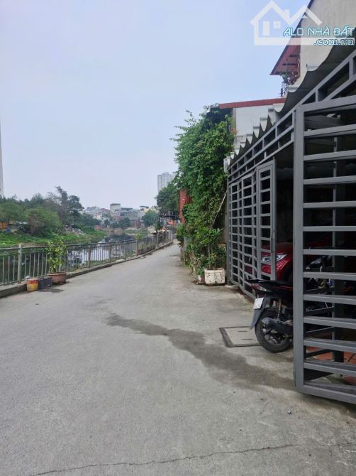 🚘 MẶT NGÕ Ô TÔ TRÁNH –11.9 TỶ NHÀ 2 THOÁNG – VIEW SÔNG NHUỆ 🚘Tiềm Năng TĂNG  MẠNH - 1