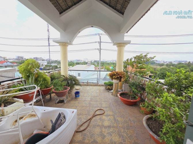 Bán nhà 3 Tầng MẶT TIỀN kinh doanh NGANG Khủng 7m,gần Siêu thị BigC Go Dĩ An - 1