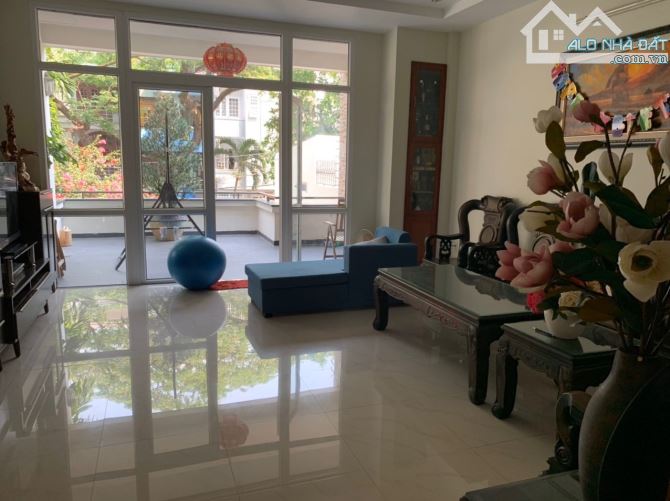 Bán biệt thự sân vườn góc 2MT đường Lam Sơn,Tân Bình, DT: 7x32m, giá chỉ 39 tỷ ~ 181 triệu - 1