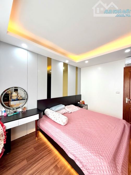 GIANG BIÊN- BÁN NHÀ MỚI TINH- 6 TẦNG THANG MÁY- GARA Ô TÔ-NGÕ THÔNG-VỊ TRÍ HIẾM-47M-11 TỶ - 1
