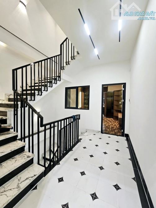 Bán nhà mặt phố Tôn Đức Thắng 15m2 nhà đẹp vỉa hè rộng kinh doanh tốt 8.3 tỷ - 1