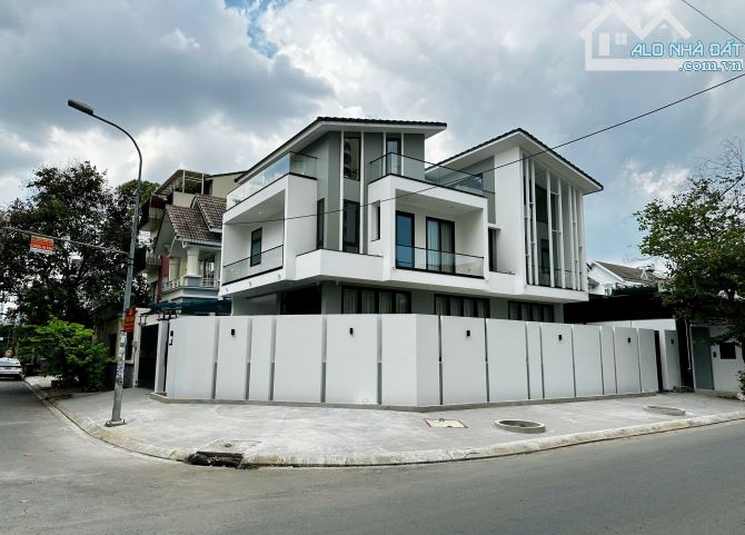 Biệt thự vô cùng đẹp góc 2 mặt tiền đường số 7 - An Phú - 10x20m - Kết cấu 4 tầng - 45 tỷ - 1