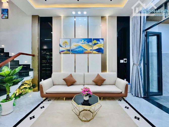 Nhà đẹp 57.2m2 ngay Nguyễn Oanh, Gò Vấp. Giá: 2 Tỷ 890. Có SHR, hẻm xe hơi 5m - 1