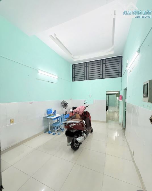 Bán Nhà Ngay Sau Bến Xe An Sương -60M2 - C4 - Sát Hẻm Xe Hơi Tránh-  Chỉ 3.23 Tỷ. - 1