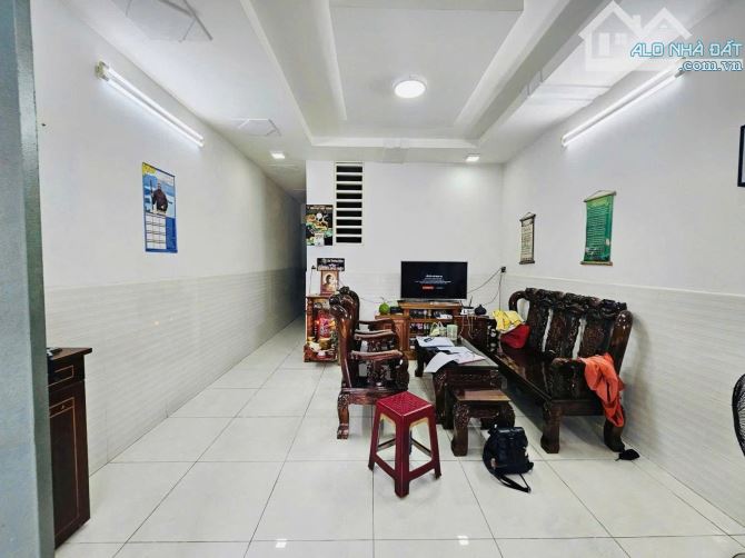BÁN NHÀ MẶT TIỀN HUỲNH THỊ HAI Q12 - 2 TẦNG 56M2 - 4.3 TỶ. - 1