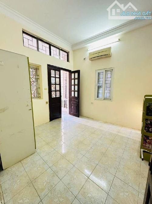 Đội Cấn, Ba Đình - Nhà dân xây gần phố - Sổ vuông nở hậu - 37m*5 tầng - Nhỉnh 8 tỷ - 1