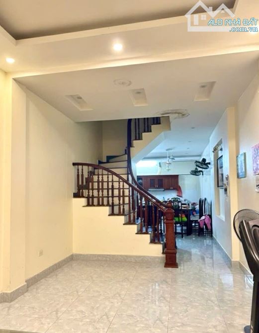 BÁN GẤP NHÀ PHỐ TRUNG KÍNH DT 63M, DÂN XÂY 4 TẦNG, MT 3.6M, NỞ HẬU, GIÁ CHÀO 12.45 TỶ - 1