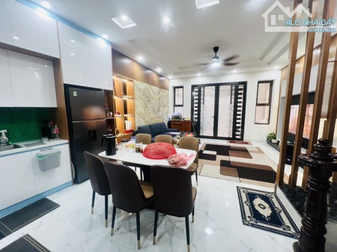 GIÁ NHỈNH 8 TỶ - BÁN NHÀ ĐẸP PHỐ THẠCH BÀN – LONG BIÊN - 1