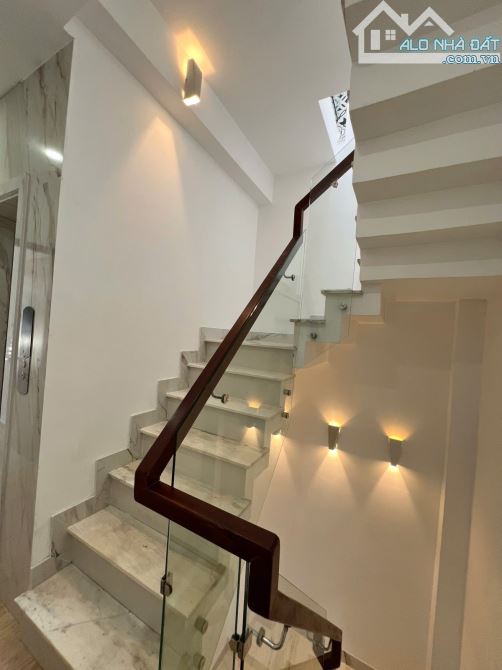 NHÀ MỚI 5 TẦNG THANG MÁY FULL NỘI THẤT - HXH - CÁCH MẠNG THÁNG 8 - QUẬN 3 - GIÁ 8,8 TỶ - 12