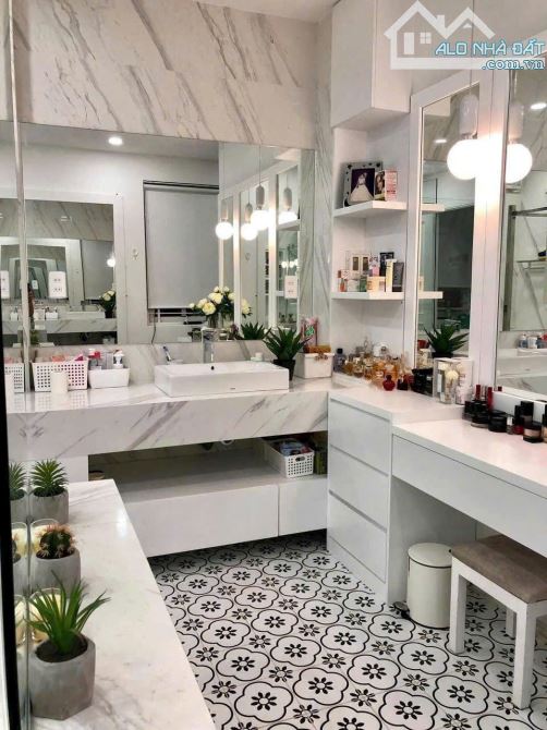 Bán nhà Căn Góc 2 Mặt Tiền Hoa Lan,P,2,Phú Nhuận; Dt; 4x16m2,Kc; 4 Tầng,Giá Bán 26 Tỷ 5,TL - 13