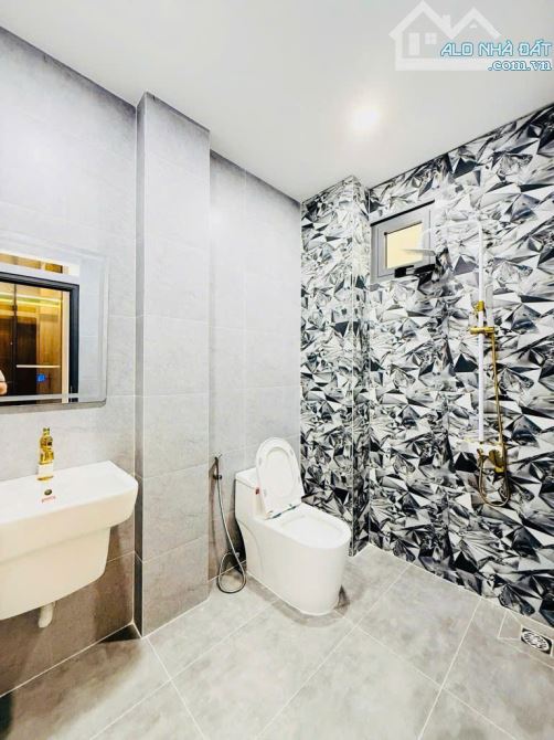 Giảm 1 tỷ - Nhà mới 6 tầng 4x16M khu phân lô vip nhất Phan Huy Ích, có thang máy, 11.5 tỷ - 16