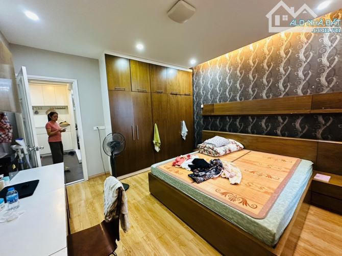 Bán căn Chung cư cao cấp mặt phố Thái Hà - Sông Hồng Park View, 3 ngủ - 11 tỷ - 2