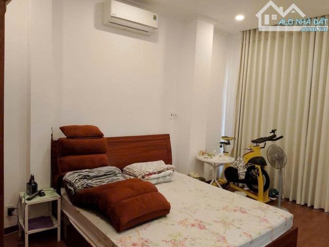 HẺM XE HƠI ĐẠI LỘ TRẦN HƯNG ĐẠO  NGANG 4.5 X 14 ĐÚC BÊ TÔNG Q1  DƯỚI 300 TRIỆU M2 - 2