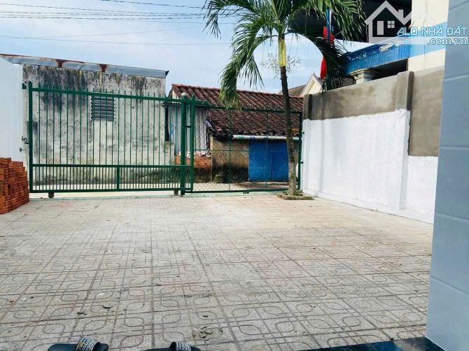 Cho thuê nhà nguyên căn gần ngã tư Bình Chuẩn sân oto - 2