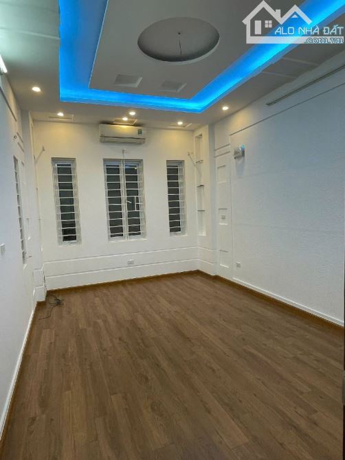 Nhà đẹp Cầu Giấy 50m², 5 tầng, full NT, lô góc thoáng sáng, giá 11,6 tỷ - 2