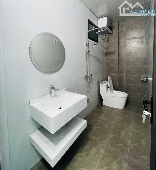 BÁN NHÀ HƯỚNG TÂY NAM VỊ TRÍ SIÊU ĐẸP P TRẦN LÃM TP THÁI BÌNH - 2