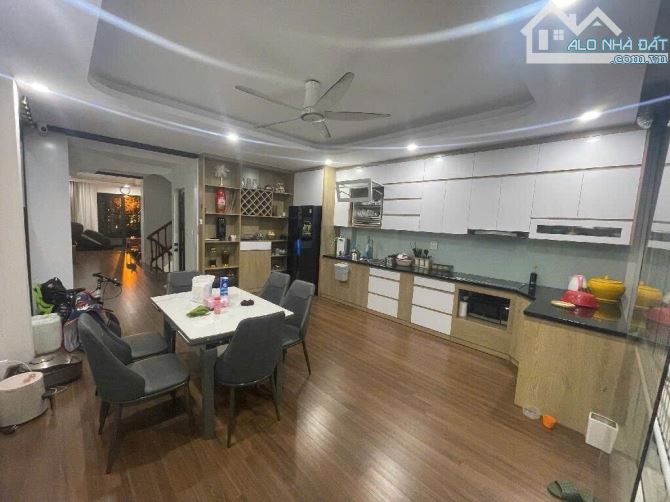 HOA BẰNG - Lô góc 1 Mặt phố 1 mặt ngõ thông 210m2, 5 tầng, MT 5m - Vỉa hè - Kinh doanh - 2