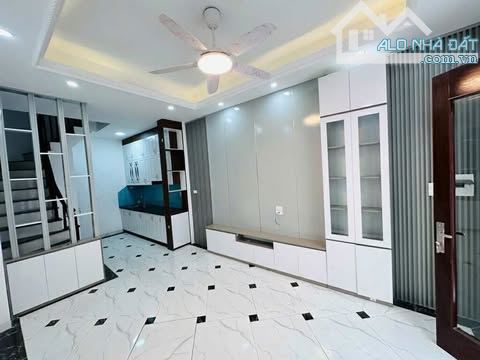 NHÀ MỚI KÍNH KONG - OTO ĐỖ CỬA - SÂN CHƠI RỘNG THOÁNG - 2