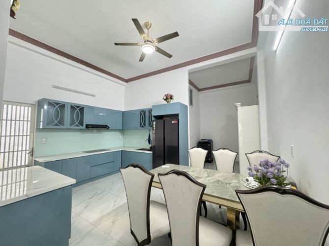 Gấp bán nhà Thủ Đức, dt 190m2, giá 12.2 tỷ, liền kề Phạm Văn Đồng. - 2
