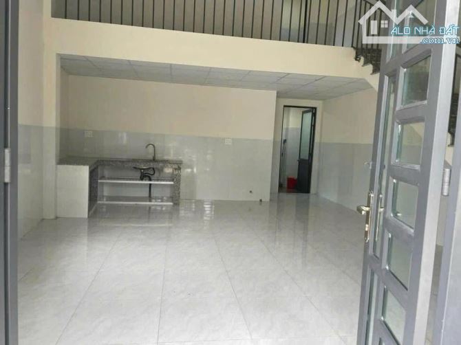 Bán gấp dãy trọ 6 phòng 217m2 ở ngay KCN Phước Đông giá 810 triệu thu nhập ổn định - 2