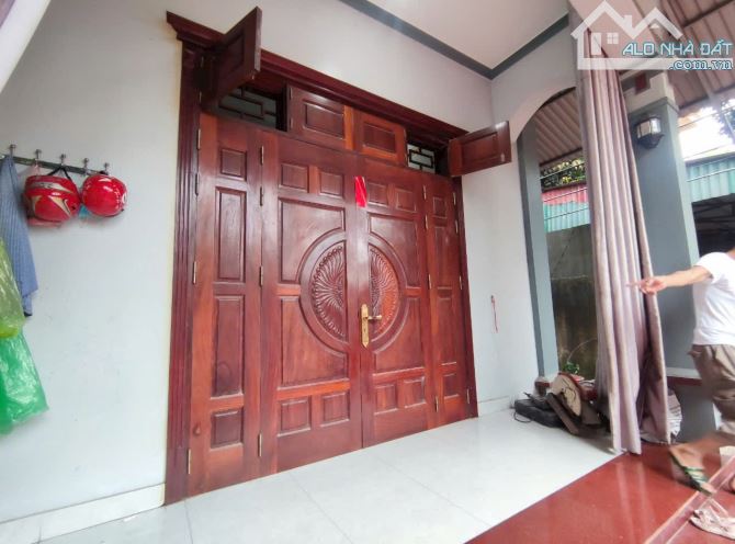 Nhà đẹp 2 tầng sẵn ở  gần trường học xã Quảng Oai Hà Nội - 2