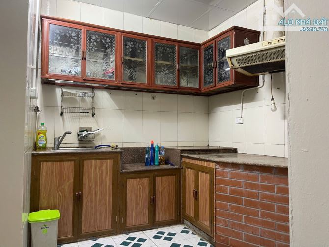 Cho thuê căn hộ tập thể tầng 1 đường Hoàng Ngọc Phách, 80m2, 2 phòng ngủ, 10 triệu/tháng - 2
