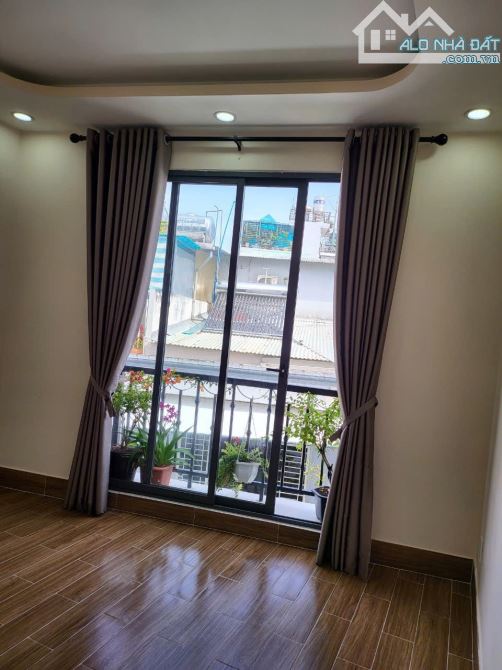 Nhà đẹp(4x10m) gần mặt tiền phố ẩm thực Phan Xích Long, 5tầng mới cứng-3pn4wc. Gía 7tỷ7 - 2