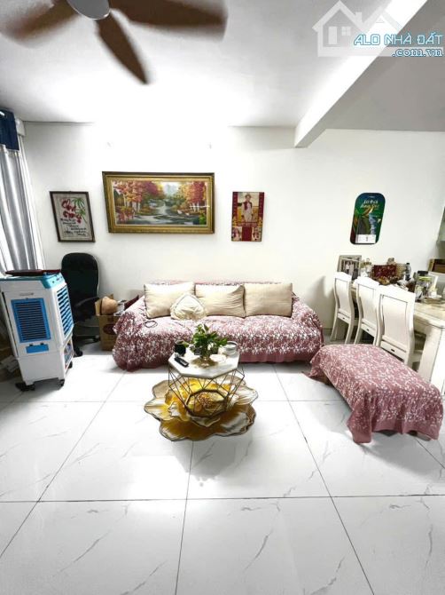HÀNG HIẾM - 44m2 - 3 TẦNG ĐÚ - HẺM XE HƠI - Gần Tân Sơn Nhất, BV 175, sân bay - NHỈNH 5 TỶ - 2