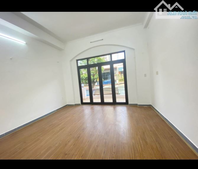 Bán nhà 2 tầng mặt tiền Hoà Cường sát Phan Đăng Lưu. Dt 81m2 3pn vị trí ở kdoanh cho thuê - 2