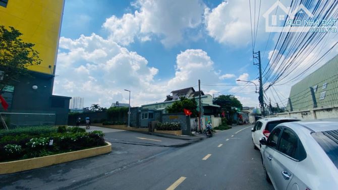 BÁN BIỆT THỰ SÂN VƯỜN 500M2 MẶT TIỀN ĐƯỜNG KẾ BÊN CHUNG CƯ BCONS POLYGON DĨ AN– 16.5 TỶ - 2