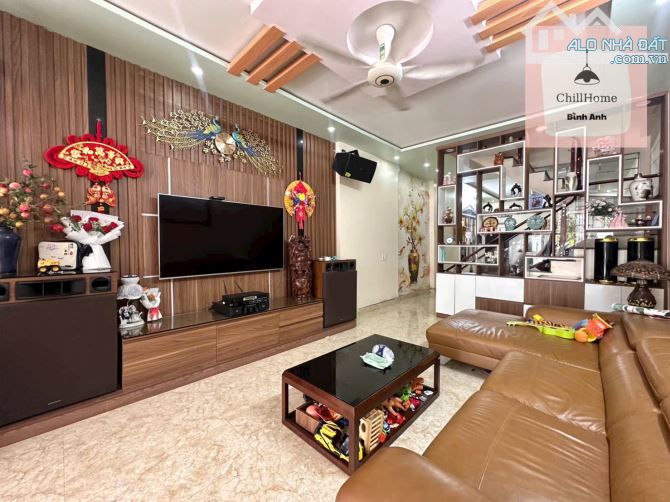 Bán nhà tuyến 2 Hoàng Ngọc Phách, 2 ô tô tránh nhau - 2
