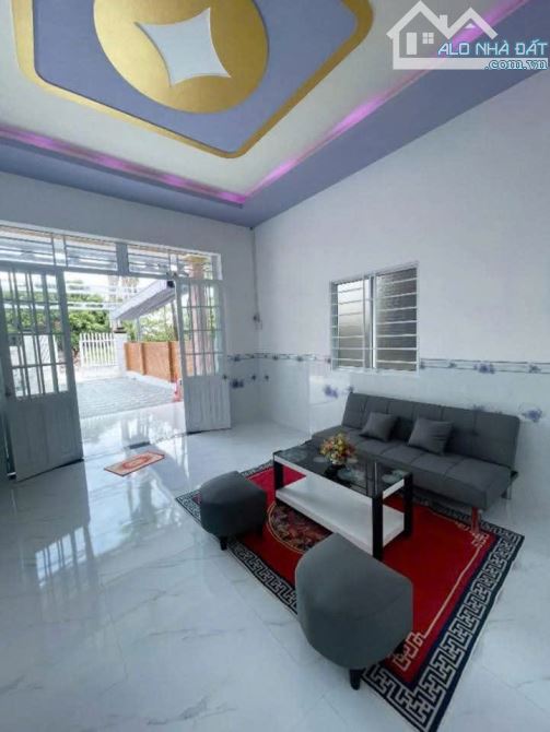 nhà và đất 151m2. 1 p khách 3 p ngủ. 1,03 tỷ - 2