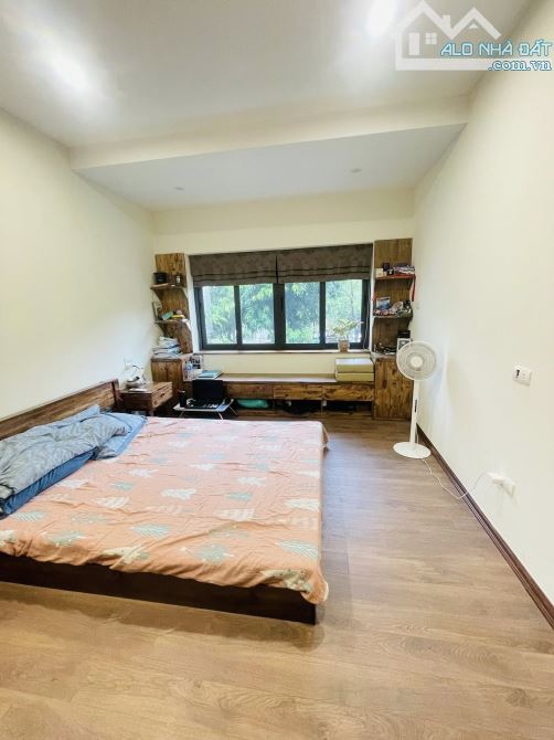 BÁN GẤP NHÀ TT MẶT PHỐ NGUYÊN HỒNG-LÔ GÓC- NHÀ ĐẸP-NỘI THẤT XỊN- SỔ TO 40M CHỈ 5,8 T - 2