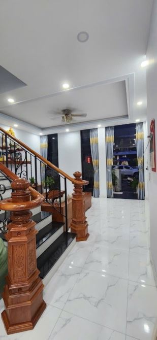 Nhà 3 tầng - Dt: 83m2 (5,2x16m) - HxH thông - nội thất cao cấp - Quận 2 - 10,5 tỷ - 2