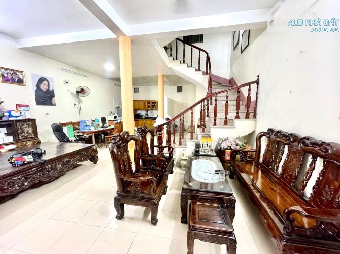 Chủ cần bán gấp , nhà dân xây Đại Mỗ, nằm  trong kdt viglacera Đại Mỗ . 70M . 16,4 tỷ - 2
