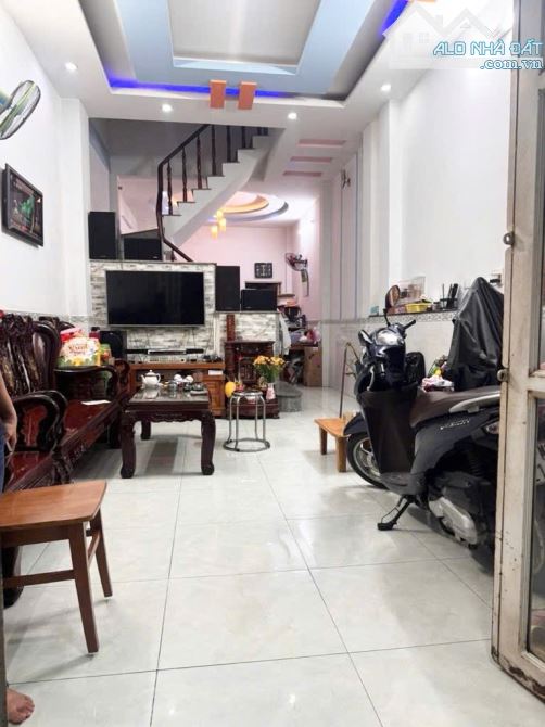 LÊ ĐÌNH CẨN-4X17-4TẦNG ĐÚC-OTO ĐÕ CỦA-GIÁP Q6,TÂN PHÚ-KHU TÊN LỬA-GẦN AEON-CHỈ 5.X TỶ - 2