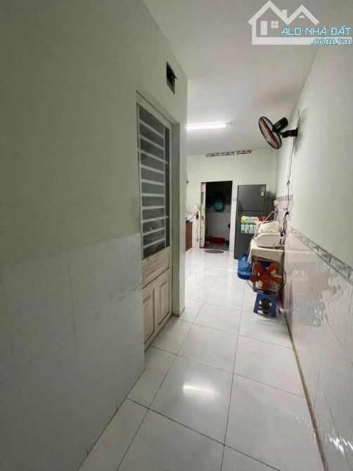 Ngộp ngân hàng nên bán gấp căn nhà ở Thị Trấn Hóc Môn, DT 100m2, Giá 1 tỷ 050. - 2
