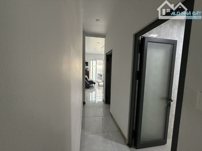 Chính chủ đăng bán nhà cấp 4 có đầy đủ nội thất, thiết kế đơn giản hiện đại, vào ở ngay. - 2