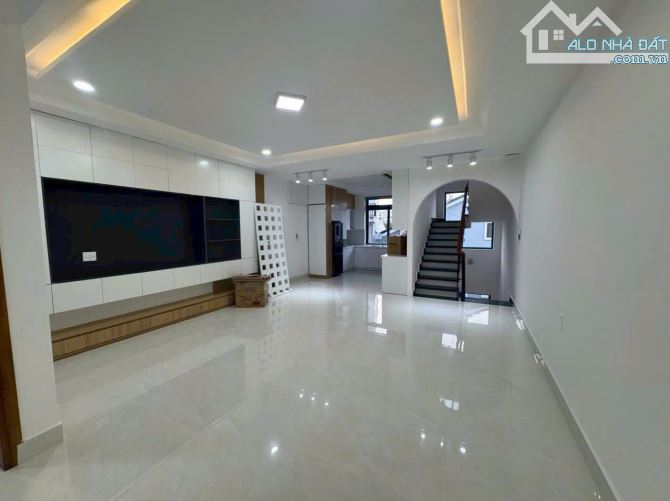 Cần Bán Nhà Phố 3T- 100m2 (5mx20m) chỉ 6.5 tỷ  Đường Nguyễn Công Trứ Phường 8  Đà Lạt - 2