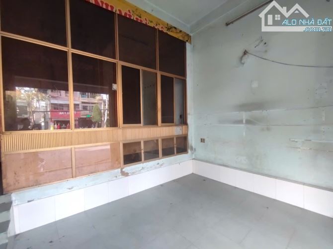 Cho thuê nguyên căn nhà mặt tiền đường Nguyễn Ái Quốc ngay khu dân cư đông đúc - 2