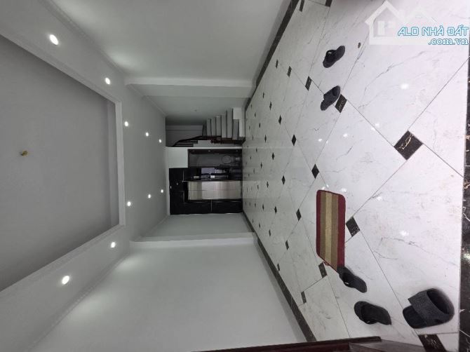 Bán nhà Long Biên - chân cầu Trần Hưng Đạo - gara ô tô thang máy - 6 tầng - 38m - 12.9 tỷ - 2