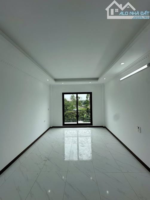 Bán nhà mới tinh, 5 tầng thang máy xịn, oto đỗ trước cửa, 2 mặt thoáng vĩnh viễn, gần phố. - 2