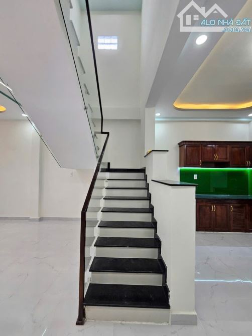 Bán nhà 2 tầng hẻm xe hơi ngang 5m- gần 90m2 ngay chợ Chữ S Xuân thới Đông Hóc Môn - 2