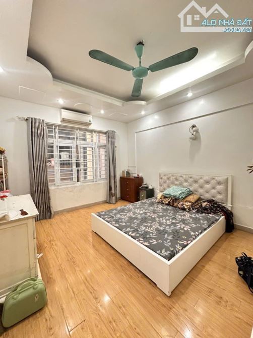 Bán nhà Hoàng Hoa Thám, ngõ rộng thoáng, nhà đẹp ở ngay, tặng full NT, 46m2, 5T, giá 9 tỷ - 2