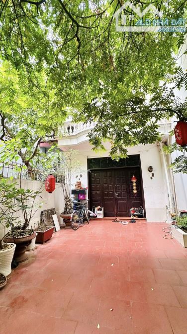 BÁN ĐẤT TẶNG NHÀ - CẦU GIẤY, NGÕ THÔNG DƯƠNG QUẢNG HÀM - VỊ TRÍ ĐẮC ĐỊA - SỔ ĐỎ SẴN SÀNG - 2