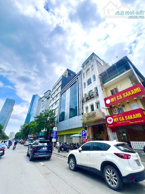 Cần cho thuê tòa nhà 8 tầng mặt phố Liễu Giai, DT 303m, MT 10m, lô góc - 2